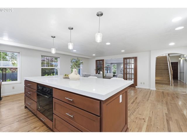 9800 Sw MORRISON St, Portland, OR 97225