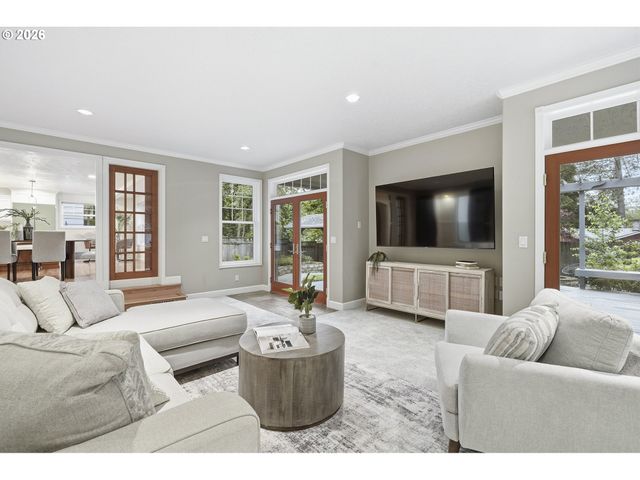9800 Sw MORRISON St, Portland, OR 97225