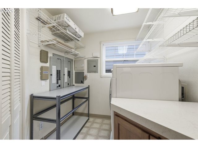 9800 Sw MORRISON St, Portland, OR 97225