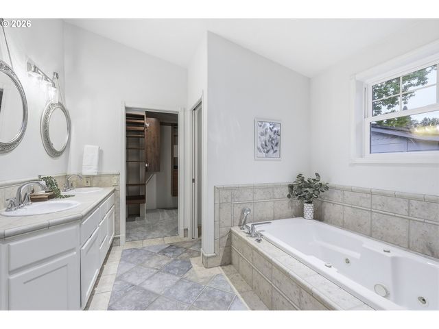 9800 Sw MORRISON St, Portland, OR 97225