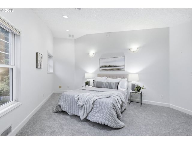 9800 Sw MORRISON St, Portland, OR 97225
