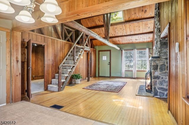 6 West Cir, Ringwood Boro, NJ 07456