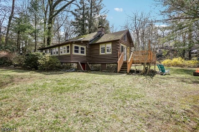 6 West Cir, Ringwood Boro, NJ 07456