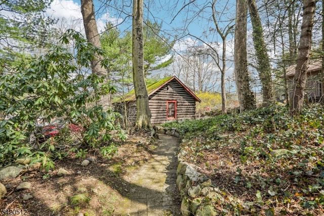 6 West Cir, Ringwood Boro, NJ 07456