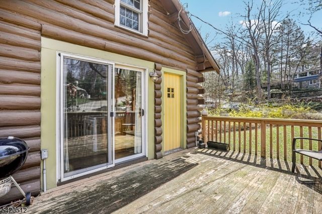6 West Cir, Ringwood Boro, NJ 07456