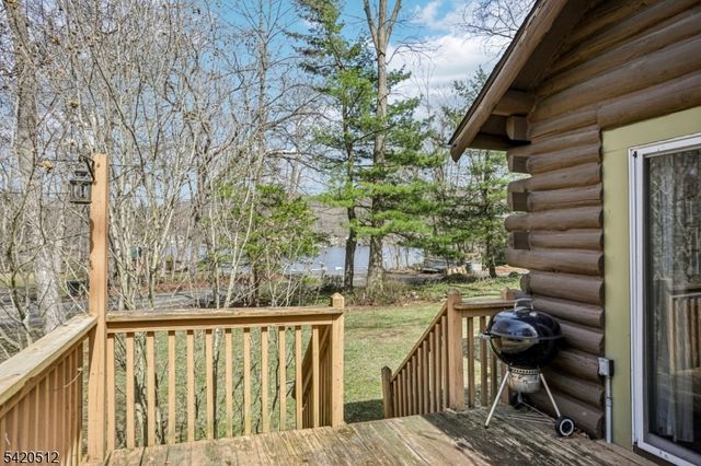 6 West Cir, Ringwood Boro, NJ 07456