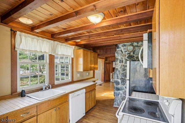 6 West Cir, Ringwood Boro, NJ 07456