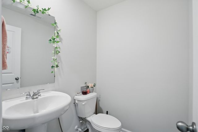 211 Walker Drive, Whiteland, IN 46184