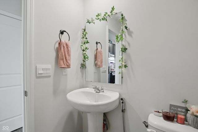 211 Walker Drive, Whiteland, IN 46184