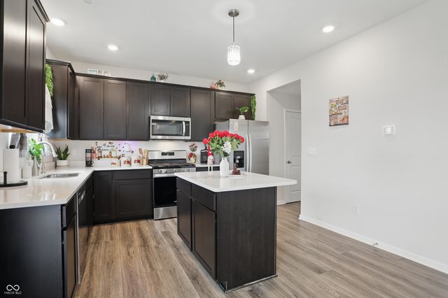 211 Walker Drive, Whiteland, IN 46184