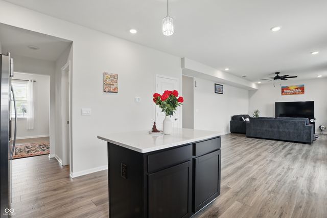 211 Walker Drive, Whiteland, IN 46184