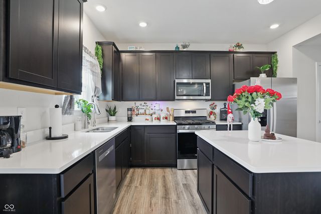 211 Walker Drive, Whiteland, IN 46184