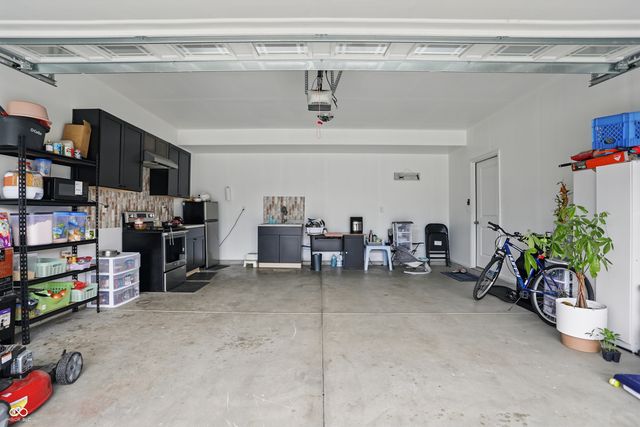 211 Walker Drive, Whiteland, IN 46184