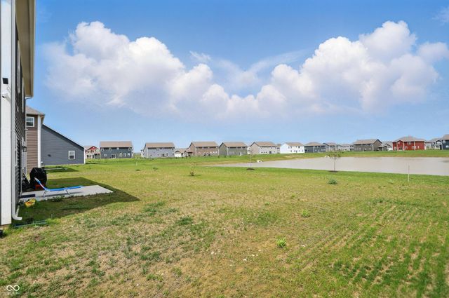 211 Walker Drive, Whiteland, IN 46184