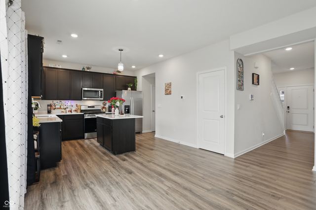 211 Walker Drive, Whiteland, IN 46184