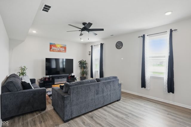 211 Walker Drive, Whiteland, IN 46184