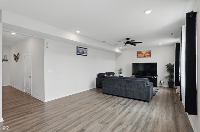 211 Walker Drive, Whiteland, IN 46184