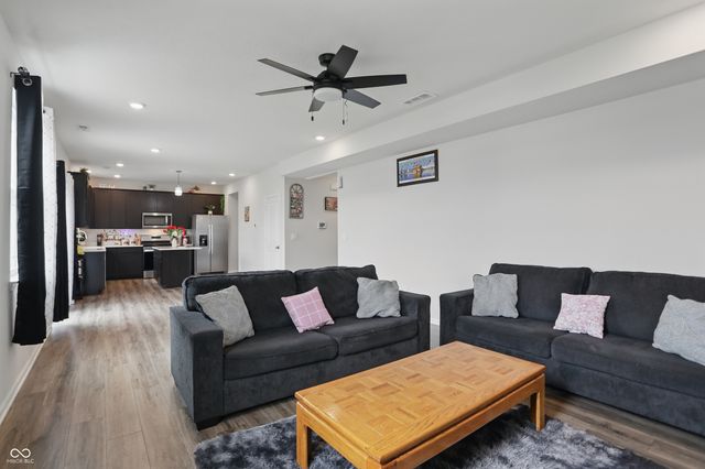 211 Walker Drive, Whiteland, IN 46184