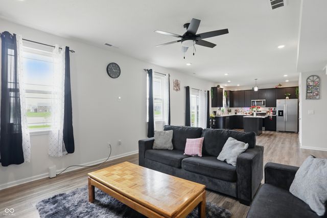 211 Walker Drive, Whiteland, IN 46184