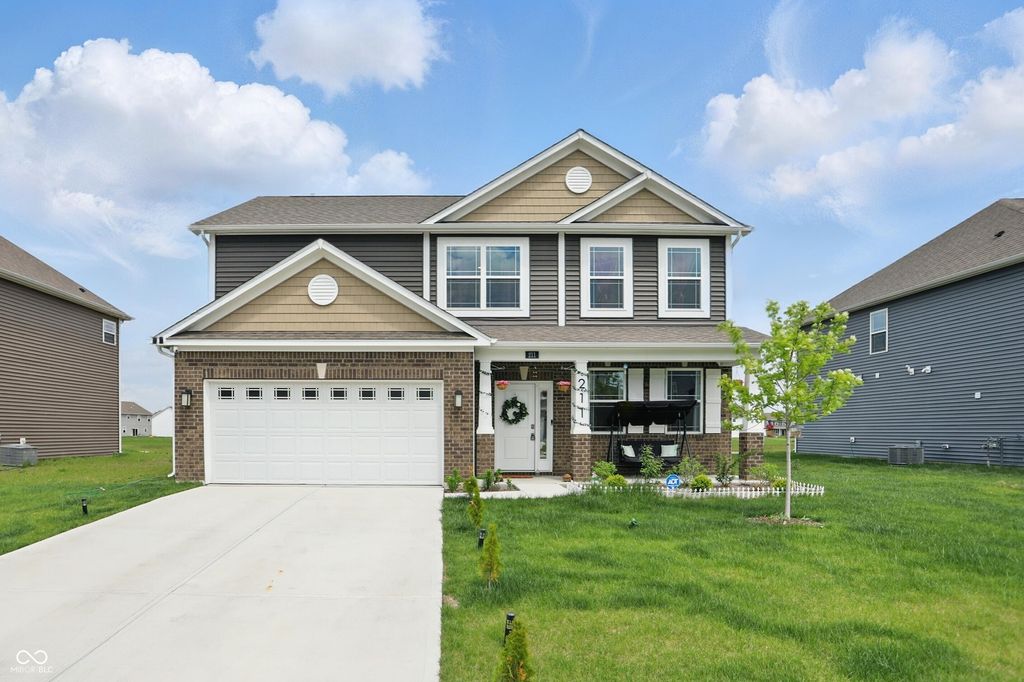 211 Walker Drive, Whiteland, IN 46184