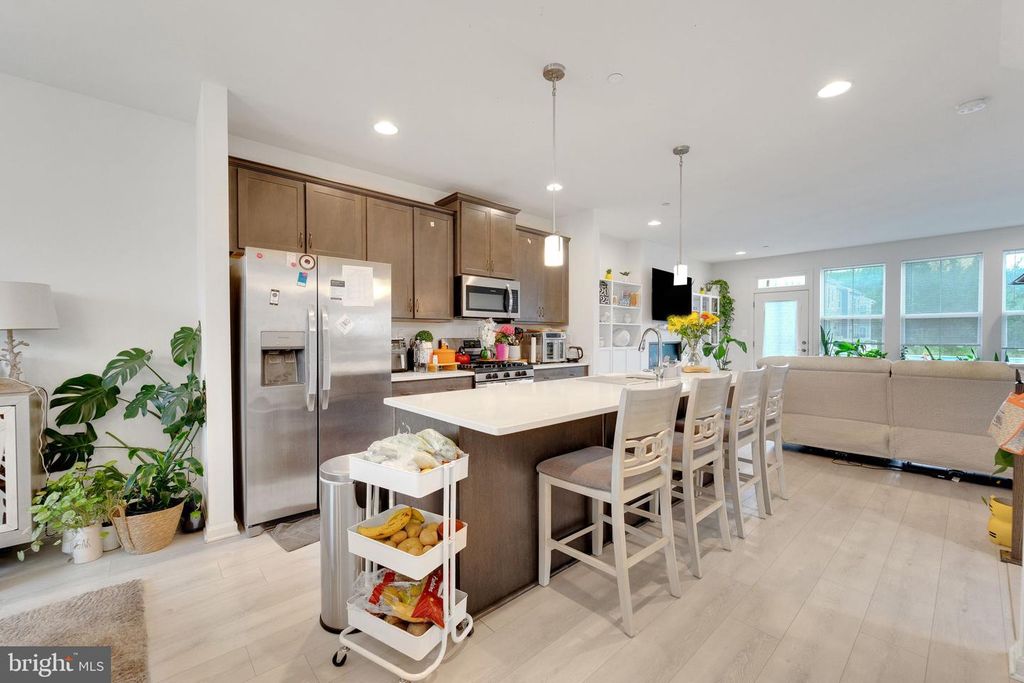 Image 17 of property listing at 1408 HUDSON VIEW RD, Essex, MD 21221