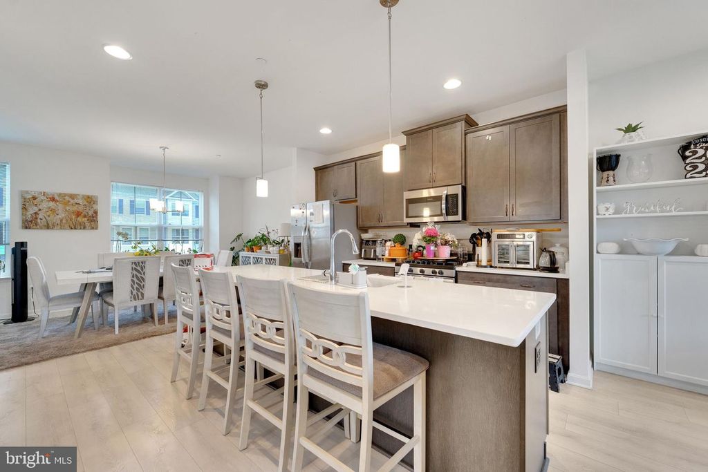 Image 18 of property listing at 1408 HUDSON VIEW RD, Essex, MD 21221