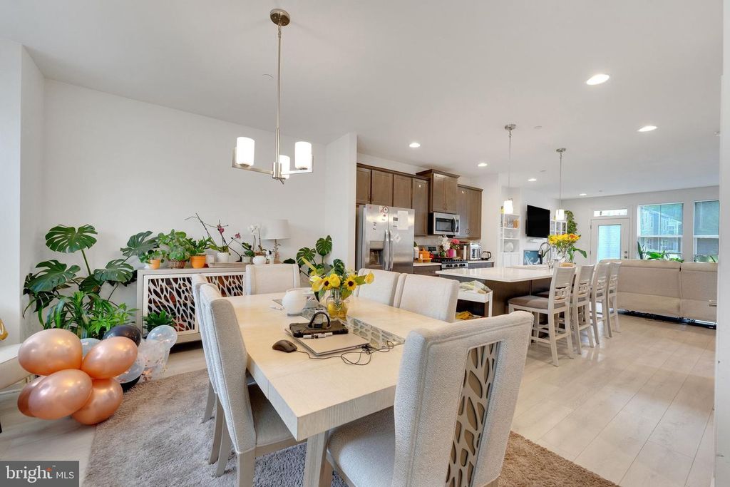 Image 19 of property listing at 1408 HUDSON VIEW RD, Essex, MD 21221