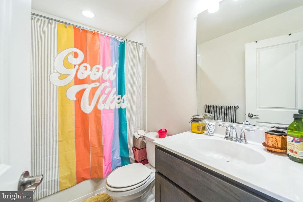 Image 27 of property listing at 1408 HUDSON VIEW RD, Essex, MD 21221