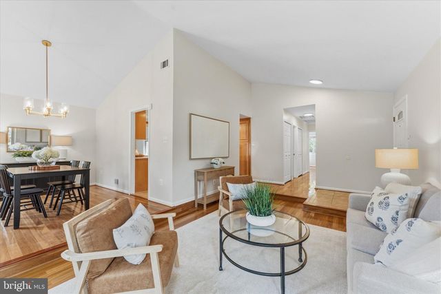 125 VICTORIA PL, Sterling, VA 20164