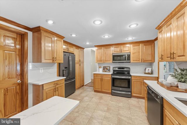 125 VICTORIA PL, Sterling, VA 20164