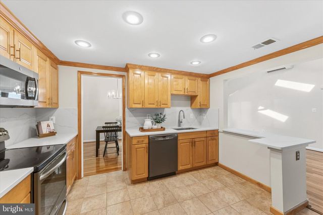 125 VICTORIA PL, Sterling, VA 20164