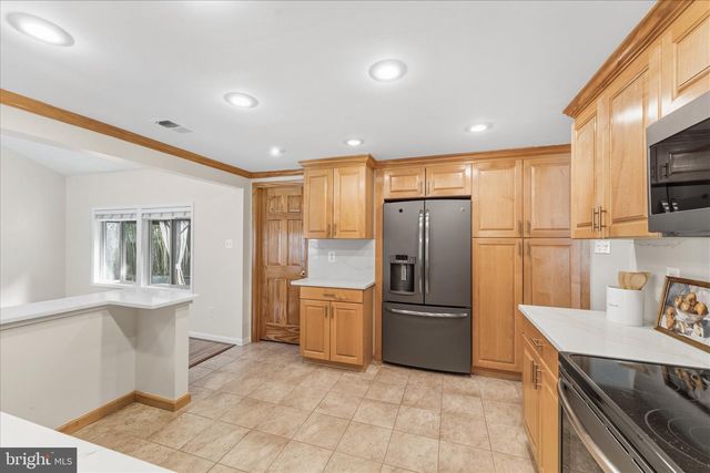 125 VICTORIA PL, Sterling, VA 20164