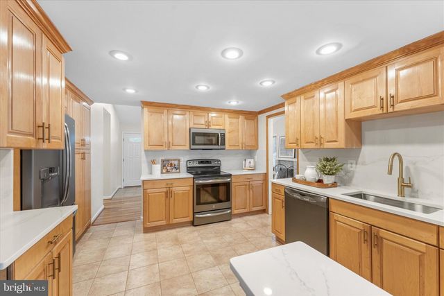 125 VICTORIA PL, Sterling, VA 20164