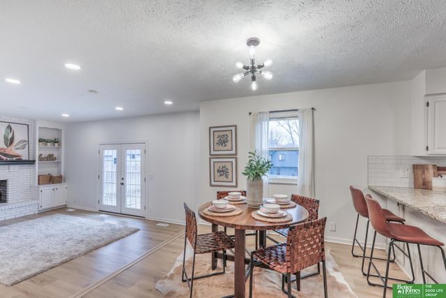 920 Oxford Circle, Papillion, NE 68046