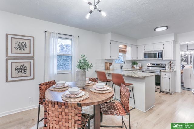 920 Oxford Circle, Papillion, NE 68046