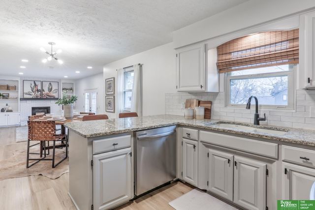 920 Oxford Circle, Papillion, NE 68046