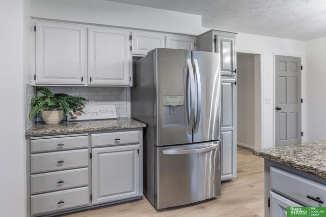 920 Oxford Circle, Papillion, NE 68046