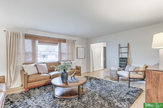 920 Oxford Circle, Papillion, NE 68046