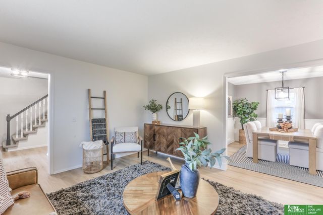 920 Oxford Circle, Papillion, NE 68046