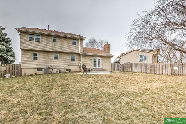 920 Oxford Circle, Papillion, NE 68046