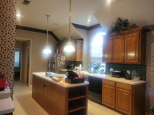 1817 Parkwood Drive, Grapevine, TX 76051