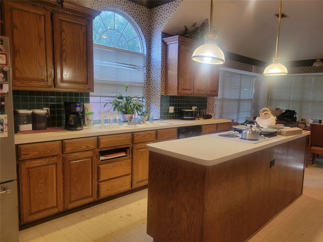 1817 Parkwood Drive, Grapevine, TX 76051