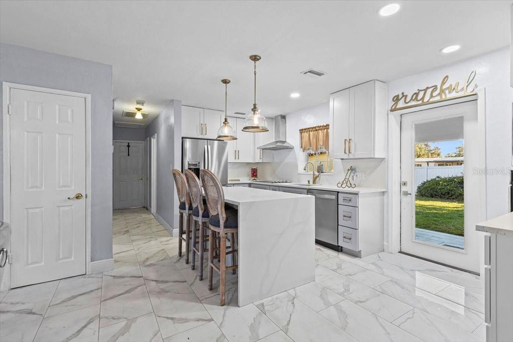 Image 12 of property listing at 4106 W BAY VIEW AVENUE, Tampa, FL 33611