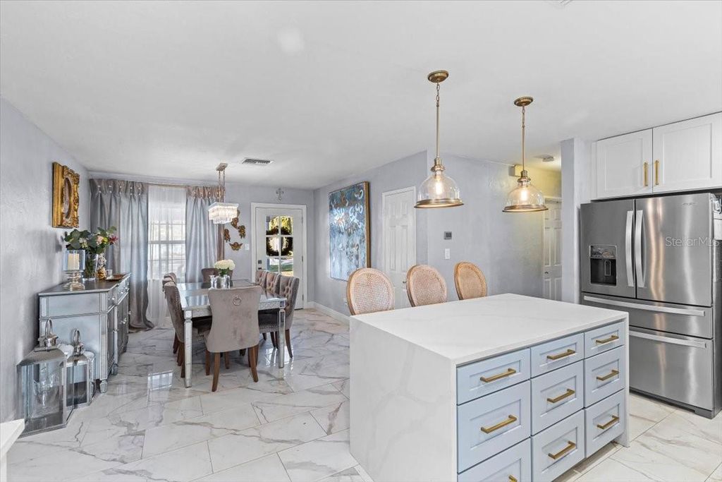 Image 15 of property listing at 4106 W BAY VIEW AVENUE, Tampa, FL 33611