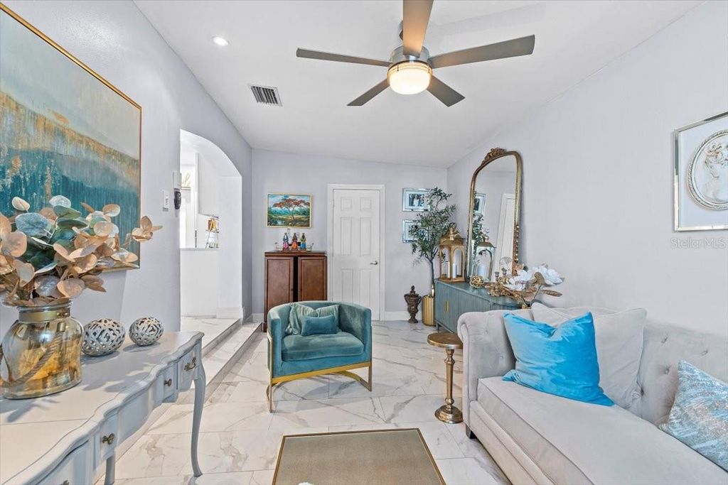 Image 18 of property listing at 4106 W BAY VIEW AVENUE, Tampa, FL 33611