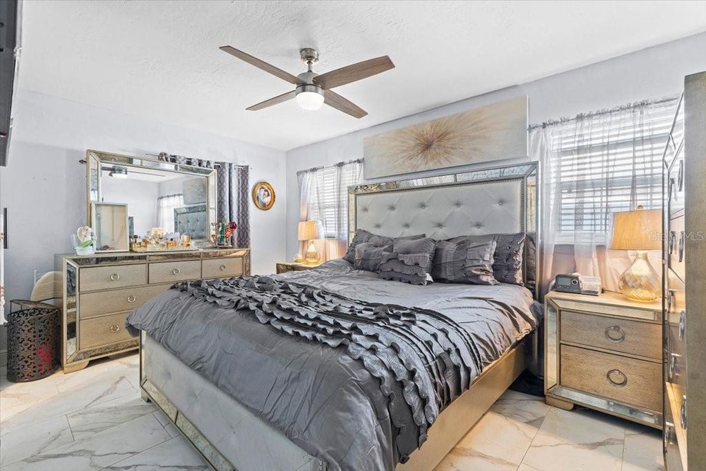 Image 20 of property listing at 4106 W BAY VIEW AVENUE, Tampa, FL 33611