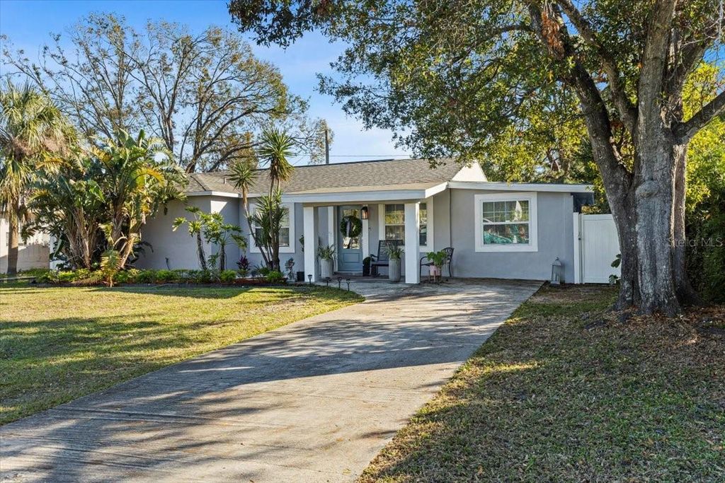 Image 3 of property listing at 4106 W BAY VIEW AVENUE, Tampa, FL 33611