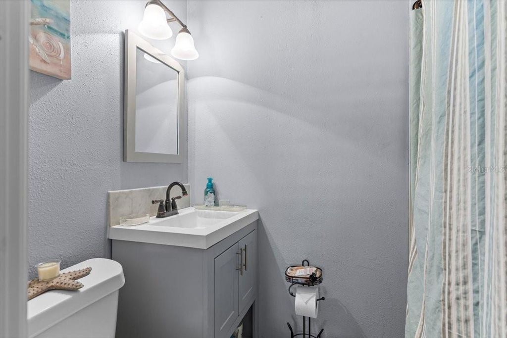 Image 21 of property listing at 4106 W BAY VIEW AVENUE, Tampa, FL 33611