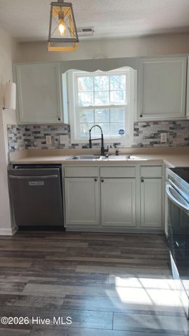 128 Daphne Drive, Hubert, NC 28539