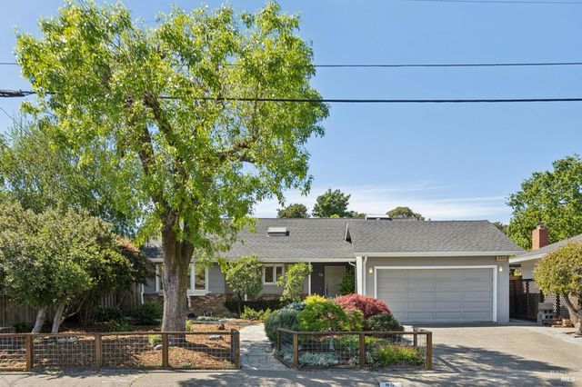85 Berens Dr, Kentfield, CA 94904
